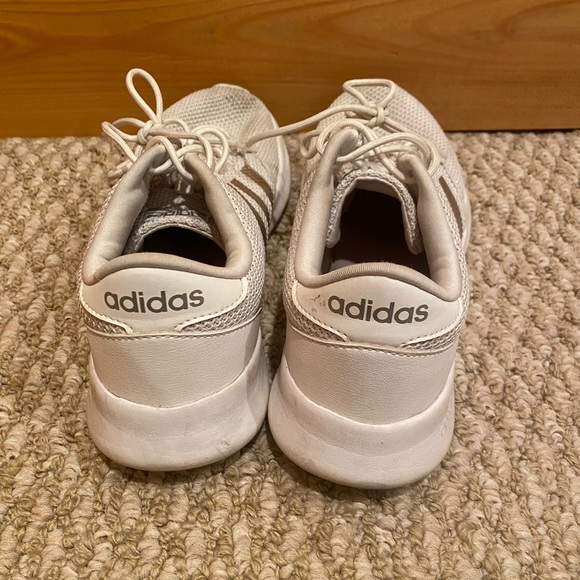 Ladies Adidas tennis shoes - Picture 3 of 4